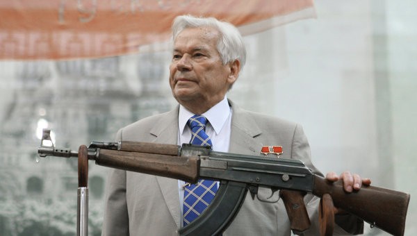 Cha đẻ súng trường AK-47 Mikhail Kalashnikov